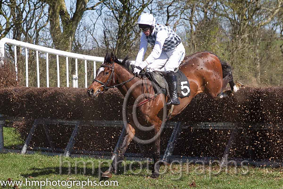 09th PU Jimmy Breekie ( 5 )  Derek O'Connor - Trainer : S R B Crawford - blue  white check, white cap