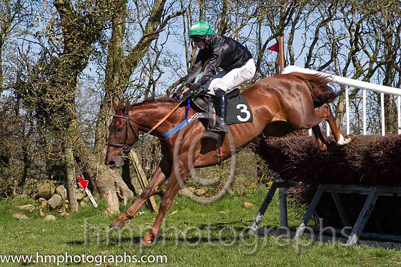 10th PU Jardin Des Plantes ( 3 )  B O'Neill - Trainer : Colin Bowe - maroon, green cap