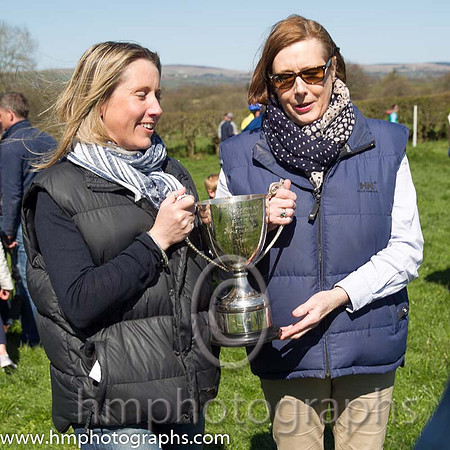 01st Kinley ( 13 )  N McParlan - Trainer : I R Ferguson - pink, black hollow box