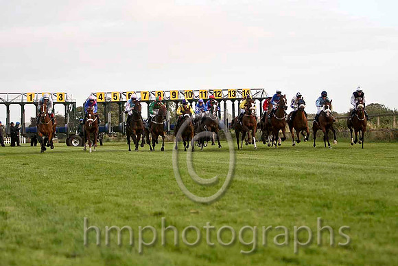 Annie Go & C T Keane - Winner (6, red,white spots) in Stall 11 - FT8E6468-e2