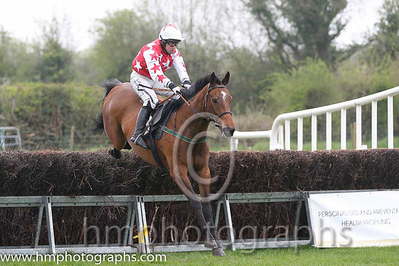 01st Oneforthenure ( 13 ) and N McParlan - Trainer : Graham McKeever - red and white qtrd
