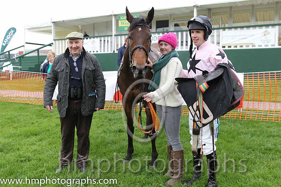 01st Sister Saragh ( 10 ) and Derek O'Connor - Trainer : Aidan Fitzgerald - pink, black stars