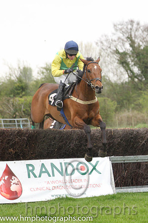 01st Cousin Bill ( 4 ) and N McParlan - Trainer : Sean McParlan - yellow, green diabolo