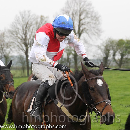 01st Oneforthenure ( 13 ) and N McParlan - Trainer : Graham McKeever - red and white qtrd