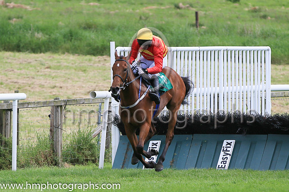 09th Batalha (5 ,red and yellow chevrons ) Jockey: I J Power ,Trainer: T G McCourt