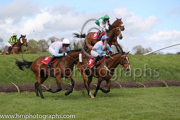 02nd Enniskillen ( 4 , pink, light blue sleeves ) and B.O. Walsh (7) - Trainer : Peter Maher - Owner : A. Weld  06th Serious Times ( 5 , pink, light blue sleeves ) and G.L. Murphy (7) - Trainer : Pete