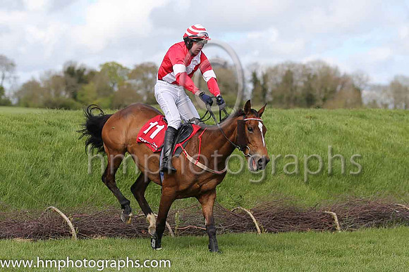 10th The Three Colleens ( 11 , red, white sash ) and D.L. Queally (5) - Trainer : Mrs Hannah Lee - Owner : J.A. Lee