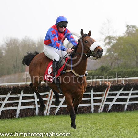 05th Velocity Boy ( 6 , blue, red cross sashes ) and B.M. Cash - Trainer : William P Murphy - Owner : Ardattin Grange Syndicate
