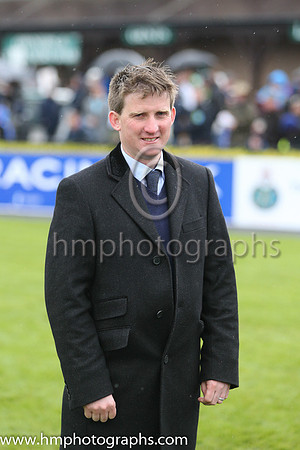 07th Pass The Time (GB) ( 6 , yellow, green diamond ) and M.P. Walsh - Trainer : Neil Mulholland (in GB) - Owner : Dajam Ltd
