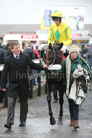 07th Pass The Time (GB) ( 6 , yellow, green diamond ) and M.P. Walsh - Trainer : Neil Mulholland (in GB) - Owner : Dajam Ltd