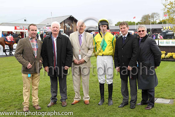 07th Pass The Time (GB) ( 6 , yellow, green diamond ) and M.P. Walsh - Trainer : Neil Mulholland (in GB) - Owner : Dajam Ltd