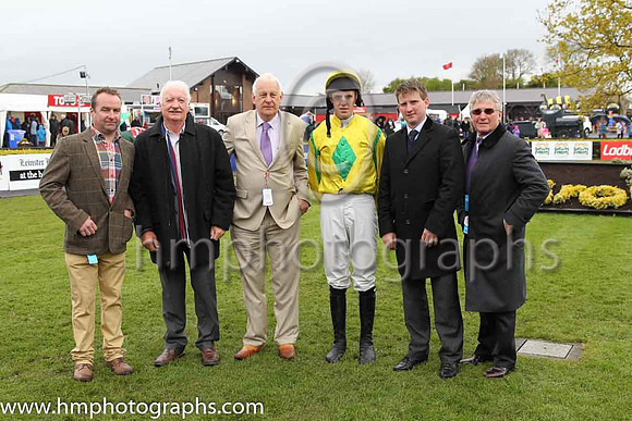 07th Pass The Time (GB) ( 6 , yellow, green diamond ) and M.P. Walsh - Trainer : Neil Mulholland (in GB) - Owner : Dajam Ltd