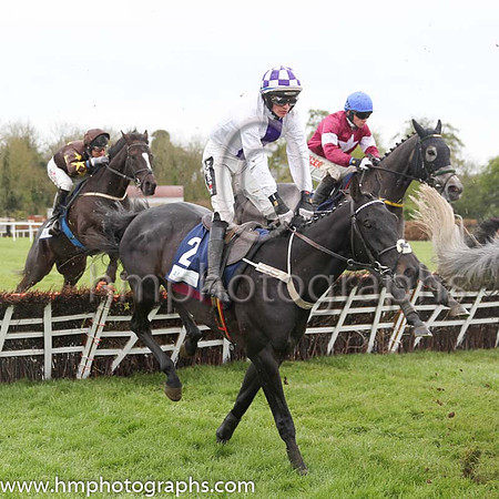 10th Fiscal Focus ( 2 , white, purple panel ) and D.E. Mullins - Trainer : Desmond McDonogh - Owner : Mrs.J.S.Bolger