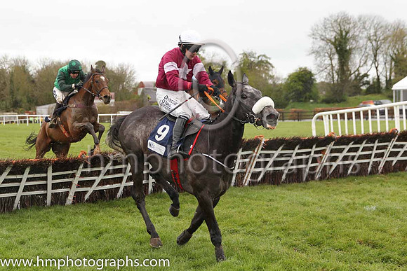 03rd Thunder Zone (GB) ( 9 , maroon, white star ) and P. Townend - Trainer : Gordon Elliott - Owner : Gigginstown House Stud