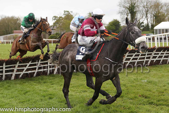 03rd Thunder Zone (GB) ( 9 , maroon, white star ) and P. Townend - Trainer : Gordon Elliott - Owner : Gigginstown House Stud
