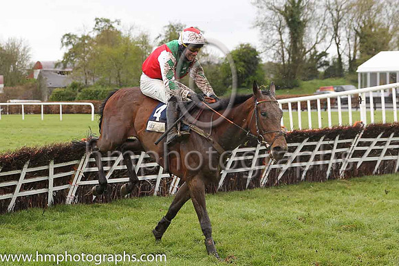05th Pain Au Chocolat (FR) ( 4 , green, red diabolo ) and Wayne Hutchinson - Trainer : Alan King (in GB) - Owner : Million In Mind Partnership