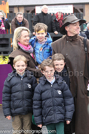 01st Petite Parisienne (FR) ( 11 , maroon, white star ) and B.J. Cooper - Trainer : W.P. Mullins - Owner : Gigginstown House Stud