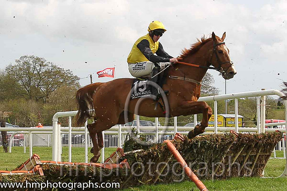 08th Persian Wind ( 15 , yellow, black sleeves ) and R. Loughran - Trainer : Robert Honner - Owner : Around The Fire Syndicate