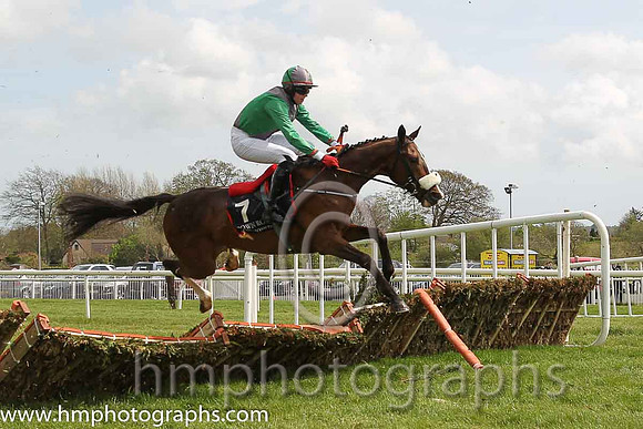 20th F Sandusky (GB) ( 7 , grey and emerald green diabolo ) and K.M. Donoghue - Trainer : Gordon Elliott - Owner : Mark McKay