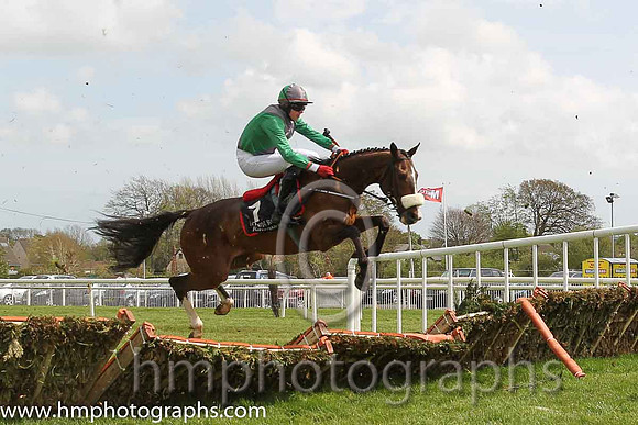 20th F Sandusky (GB) ( 7 , grey and emerald green diabolo ) and K.M. Donoghue - Trainer : Gordon Elliott - Owner : Mark McKay