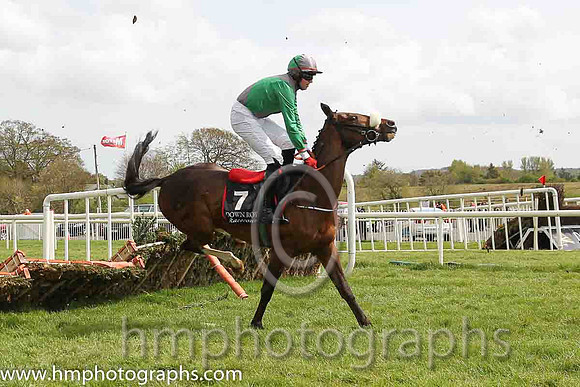 20th F Sandusky (GB) ( 7 , grey and emerald green diabolo ) and K.M. Donoghue - Trainer : Gordon Elliott - Owner : Mark McKay