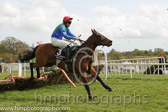 17th Lios Tulcha ( 3 , blue and green halv ) and B.M. Cash - Trainer : Miss A.M.Winters - Owner : Rome Syndicate