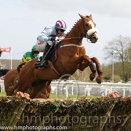 01st Space Ship (GB) ( 8 , light blue and pink hoops ) and J.J. Burke - Trainer : Robert Alan Hennessy - Owner : W. Hennessy and 02nd The Nutcracker ( 20 , black, pink seams ) and M.P. Flanagan (7) -