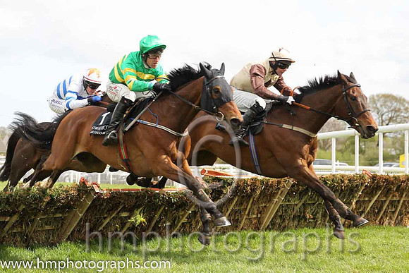 09th Carried ( 1 , orange and green hoops ) and R.M. Power - Trainer : Mrs Prunella Dobbs - Owner : George Dobbs