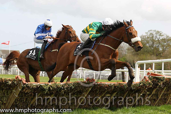 14th Pacelli Road ( 5 , orange and green hoops ) and M.P. Walsh - Trainer : D. K. Weld - Owner : John P. McManus