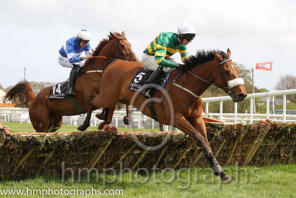 14th Pacelli Road ( 5 , orange and green hoops ) and M.P. Walsh - Trainer : D. K. Weld - Owner : John P. McManus