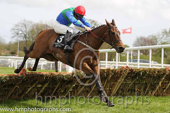 17th Lios Tulcha ( 3 , blue and green halv ) and B.M. Cash - Trainer : Miss A.M.Winters - Owner : Rome Syndicate