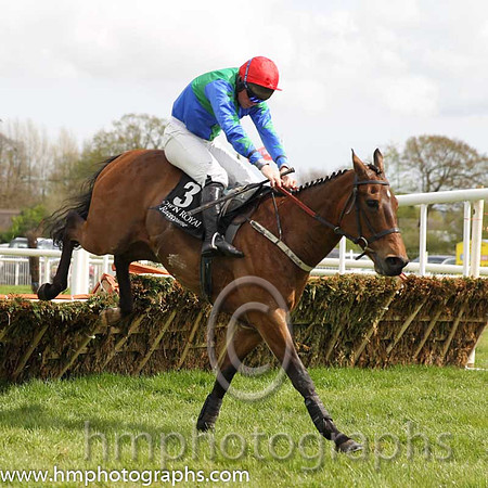 17th Lios Tulcha ( 3 , blue and green halv ) and B.M. Cash - Trainer : Miss A.M.Winters - Owner : Rome Syndicate