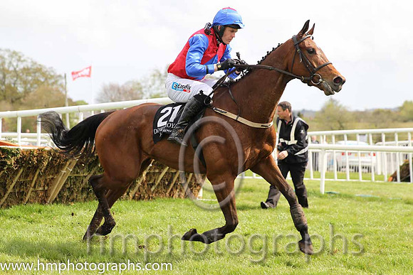 17th Lios Tulcha ( 3 , blue and green halv ) and B.M. Cash - Trainer : Miss A.M.Winters - Owner : Rome Syndicate