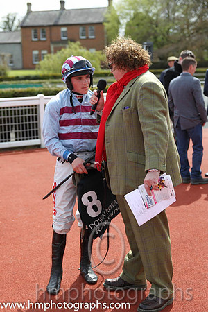 01st Space Ship (GB) ( 8 , light blue and pink hoops ) and J.J. Burke - Trainer : Robert Alan Hennessy - Owner : W. Hennessy