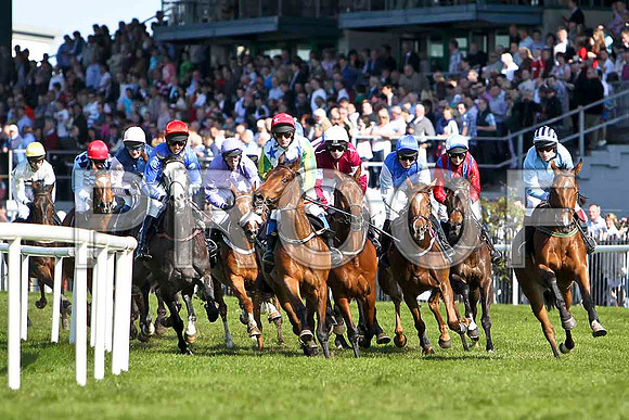 Watchmetail - 4th, Jockey Mr J T Carroll in the lead - FT8E2248-e2