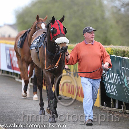 05th Well Insured ( 12 , white, green hoop ) and S.E. Butler (5) - Trainer : D.J.Barry - Owner : Millhouse Syndicate