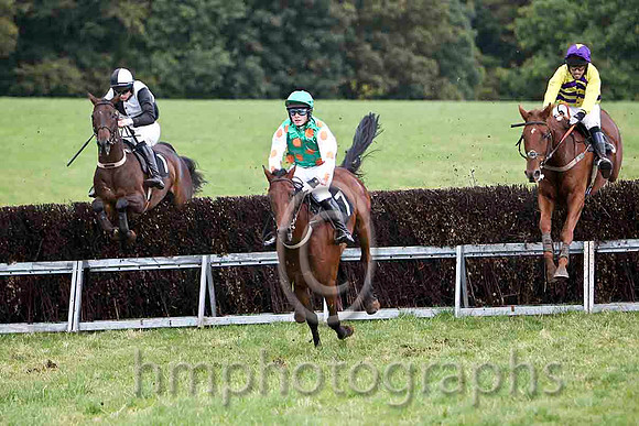 Ballyrone & K J O'Hare - 3rd (1, black and white quarters), Masterleaderman & R James - 2nd (7, emerald green, orange spots & Ma's Anthem & R M Johnson - 4th (8, yellow, purple chevrons)  - FT8E6991-e