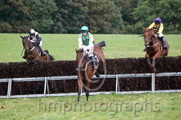 Ballyrone & K J O'Hare - 3rd (1, black and white quarters), Masterleaderman & R James - 2nd (7, emerald green, orange spots & Ma's Anthem & R M Johnson - 4th (8, yellow, purple chevrons) - FT8E6990-e