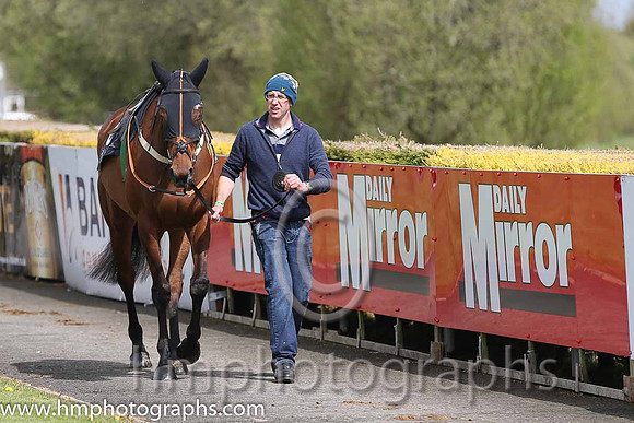 02nd Killultagh Sarah ( 6 , blue and white stripes ) and A.P. Heskin - Trainer : C.A.McBratney - Owner : Mrs Rose Boyd