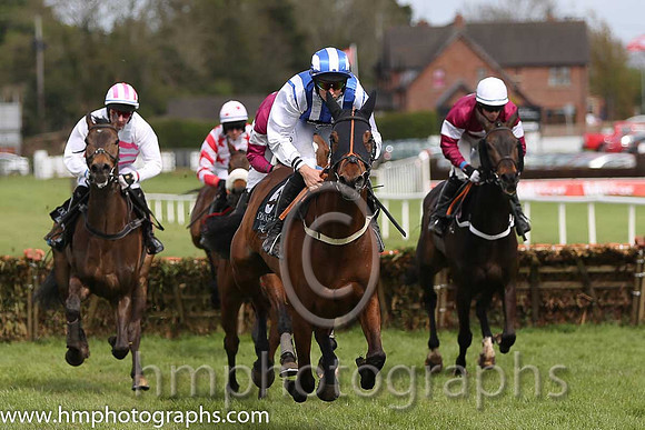 02nd Killultagh Sarah ( 6 , blue and white stripes ) and A.P. Heskin - Trainer : C.A.McBratney - Owner : Mrs Rose Boyd