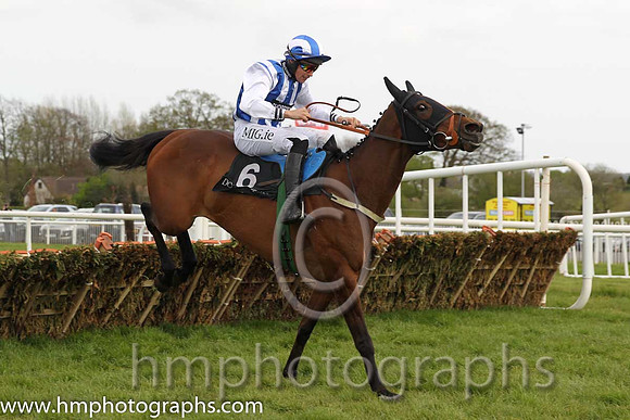 02nd Killultagh Sarah ( 6 , blue and white stripes ) and A.P. Heskin - Trainer : C.A.McBratney - Owner : Mrs Rose Boyd