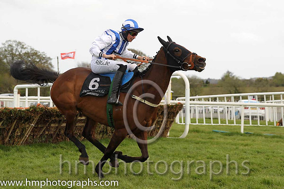 02nd Killultagh Sarah ( 6 , blue and white stripes ) and A.P. Heskin - Trainer : C.A.McBratney - Owner : Mrs Rose Boyd