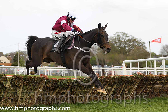 03rd Wrath Of Titans ( 4 , maroon whitre star ) and J.J. Burke - Trainer : Ms. Sandra Hughes - Owner : Gigginstown House Stud