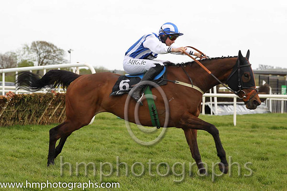 02nd Killultagh Sarah ( 6 , blue and white stripes ) and A.P. Heskin - Trainer : C.A.McBratney - Owner : Mrs Rose Boyd