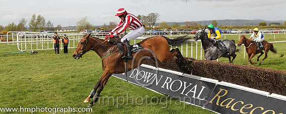 02nd Six Senses ( 4 , red and white stripes ) and K.M. Donoghue - Trainer : Andrew Lynch - Owner : C.Jones