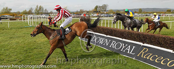 02nd Six Senses ( 4 , red and white stripes ) and K.M. Donoghue - Trainer : Andrew Lynch - Owner : C.Jones