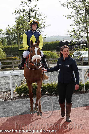 01st Flaxen Flare ( 2 , blue, yellow diamond ) and B. O'Neill (3) - Trainer : Gordon Elliott - Owner : Mrs P Sloan