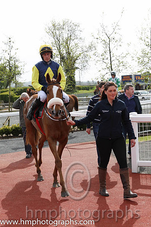 01st Flaxen Flare ( 2 , blue, yellow diamond ) and B. O'Neill (3) - Trainer : Gordon Elliott - Owner : Mrs P Sloan