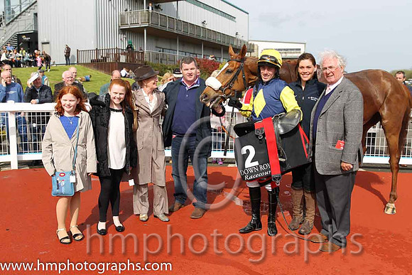 01st Flaxen Flare ( 2 , blue, yellow diamond ) and B. O'Neill (3) - Trainer : Gordon Elliott - Owner : Mrs P Sloan