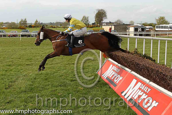 06th Leish Oscar ( 8 , yellow, green star ) and I.J. McCarthy - Trainer : Neil McKnight - Owner : Dermot M. O'Brien